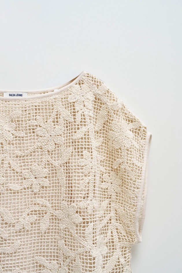 T-SHIRT WITH FLORAL CROCHET EFFECT