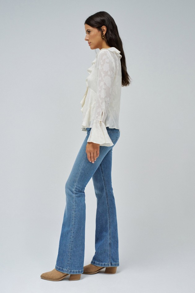 BLUSA CON VOLANTES
