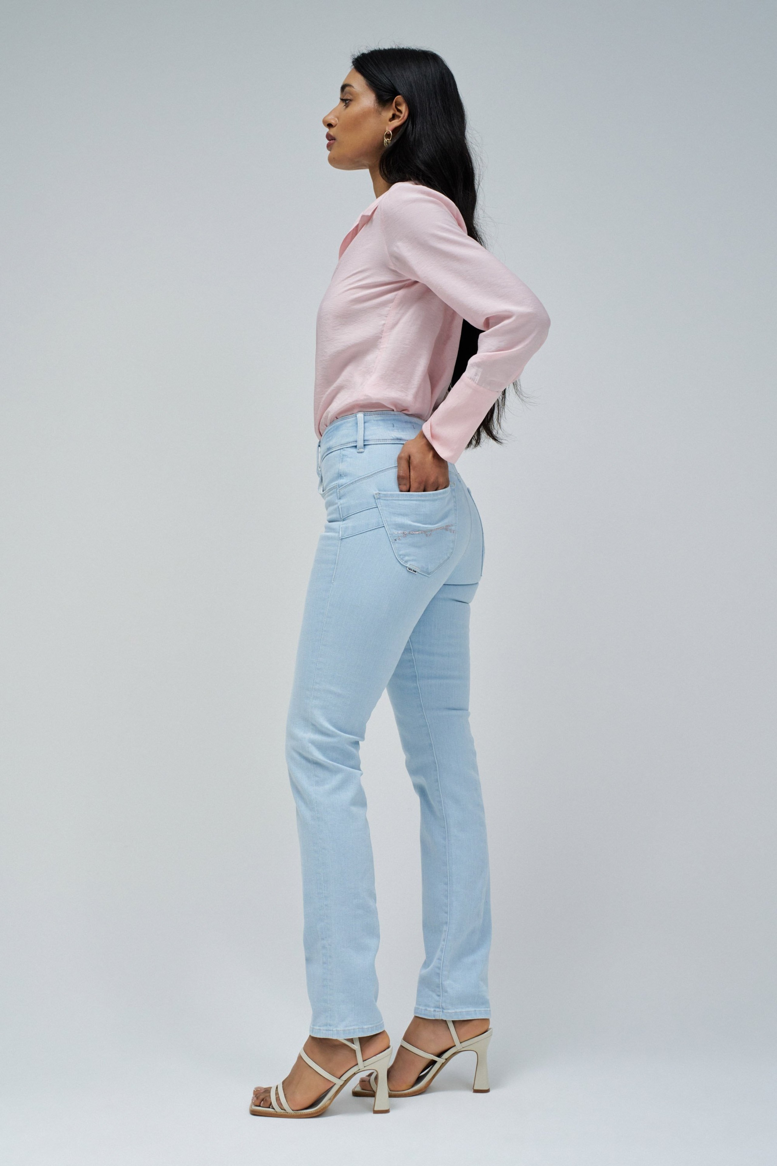 JEANS SECRET PUSH IN CROPPED SLIM