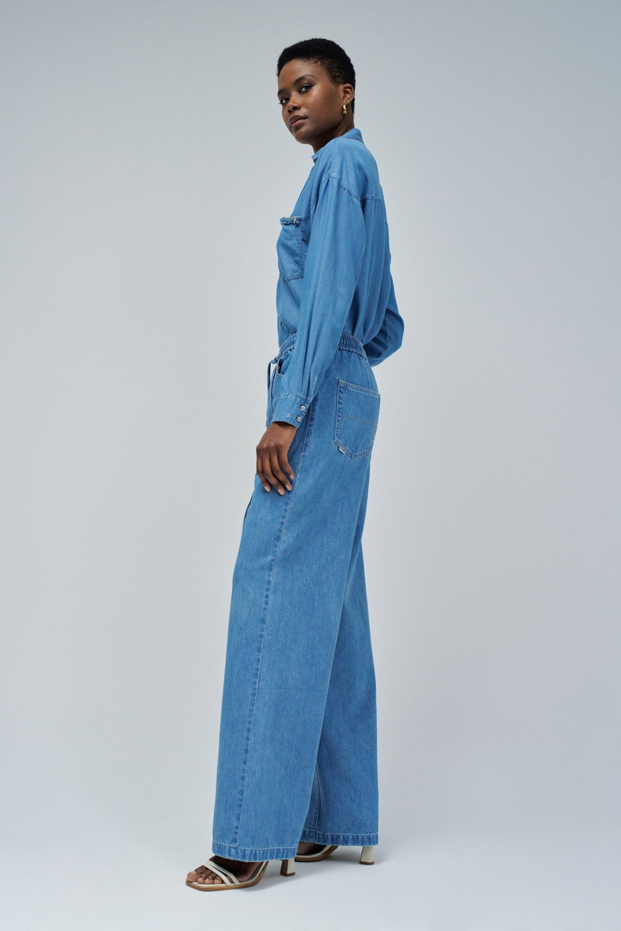 LIGHTDENIM JOGGERS TROUSERS WITH WIDE LEG