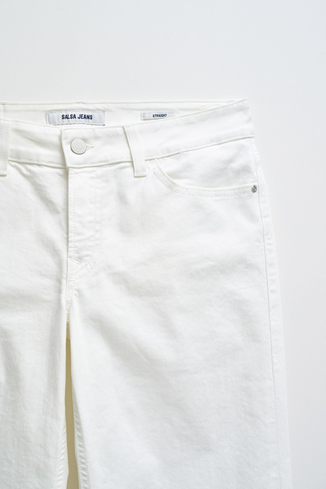 LOW RISE STRAIGHT JEANS
