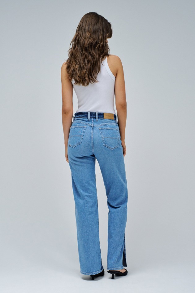TRUE STRAIGHT JEANS