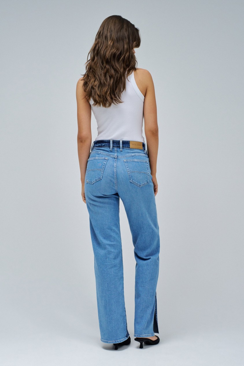 TRUE STRAIGHT JEANS