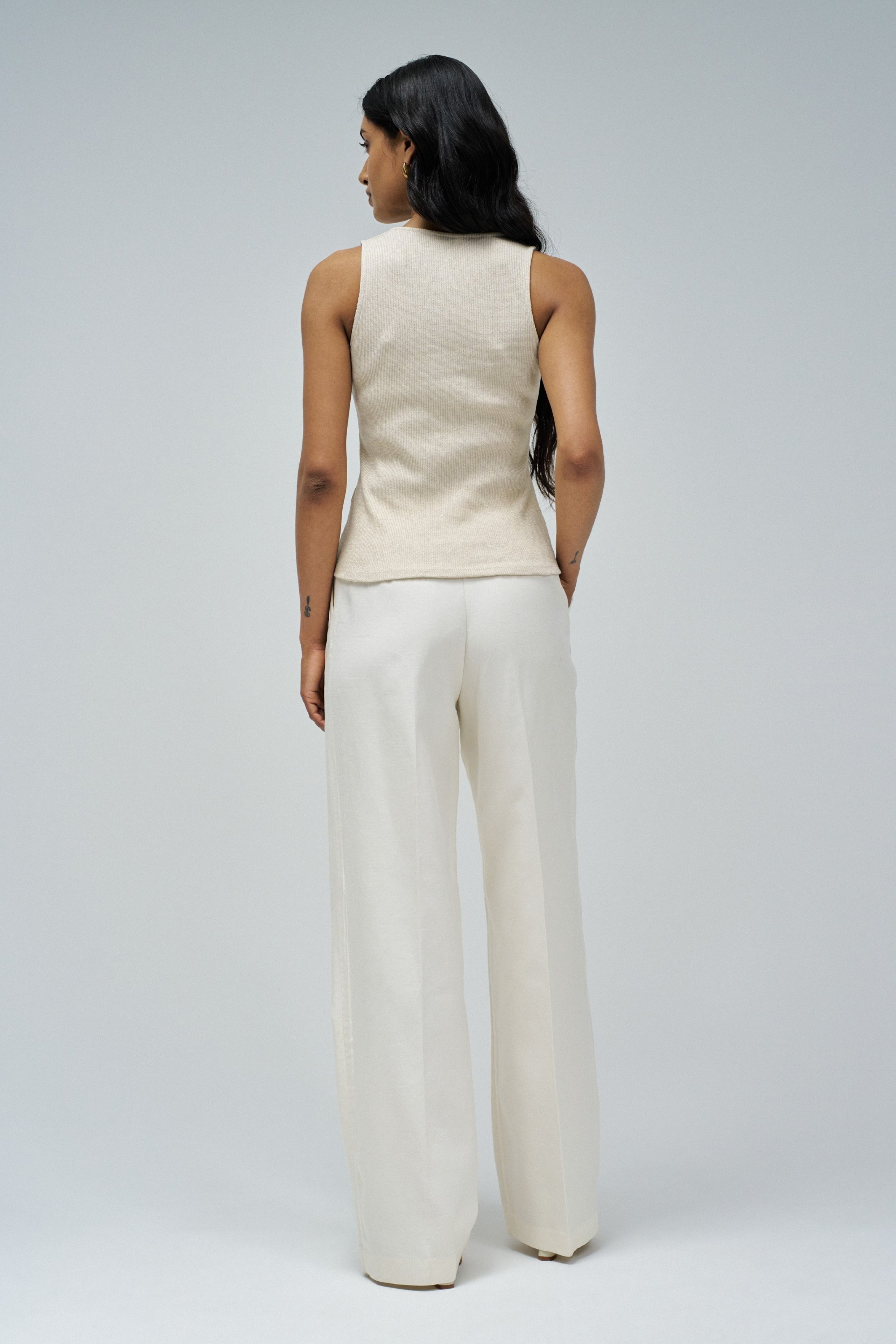 GILET EN MAILLE AVEC BRILLANCE DORÉE