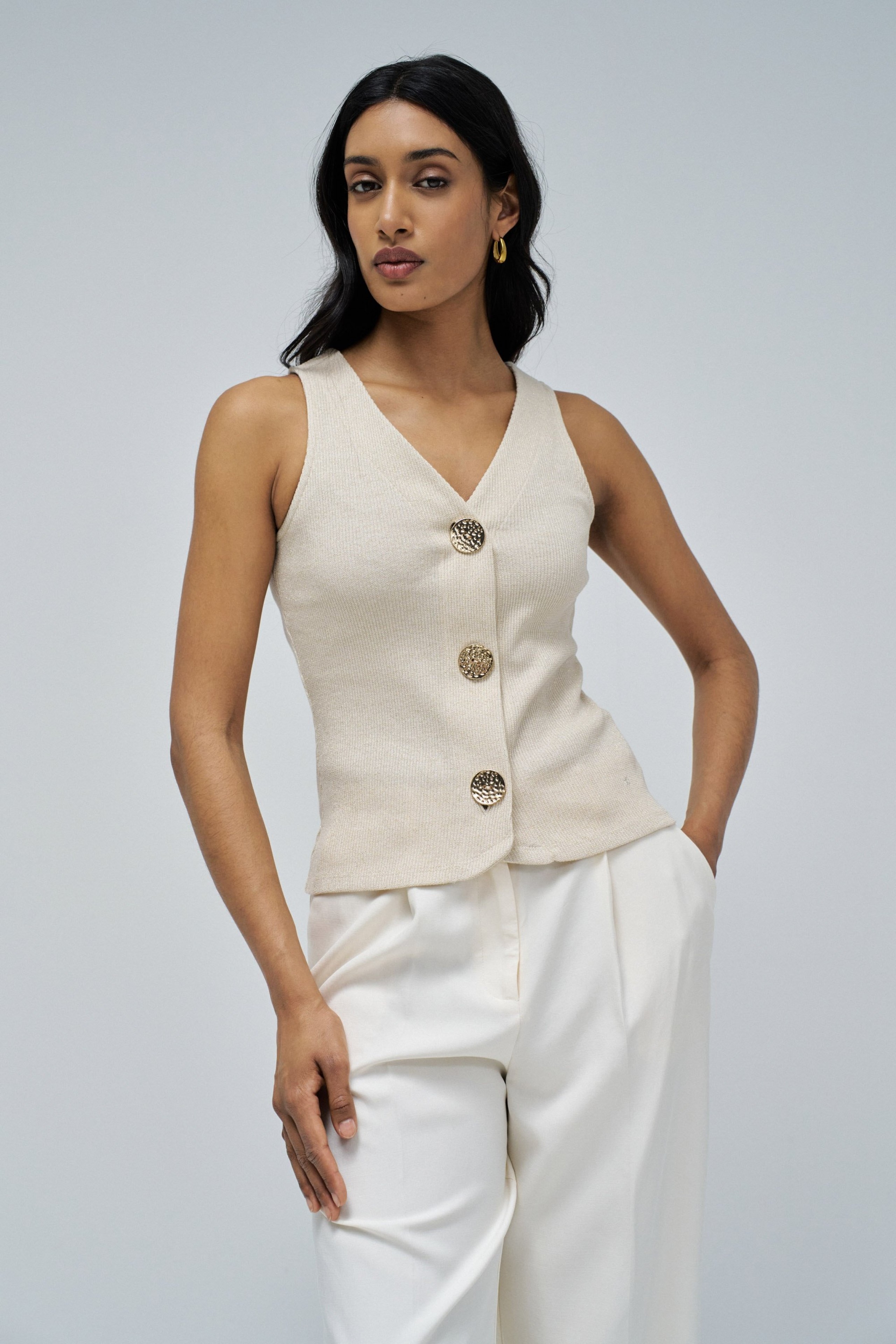 GILET EN MAILLE AVEC BRILLANCE DORÉE