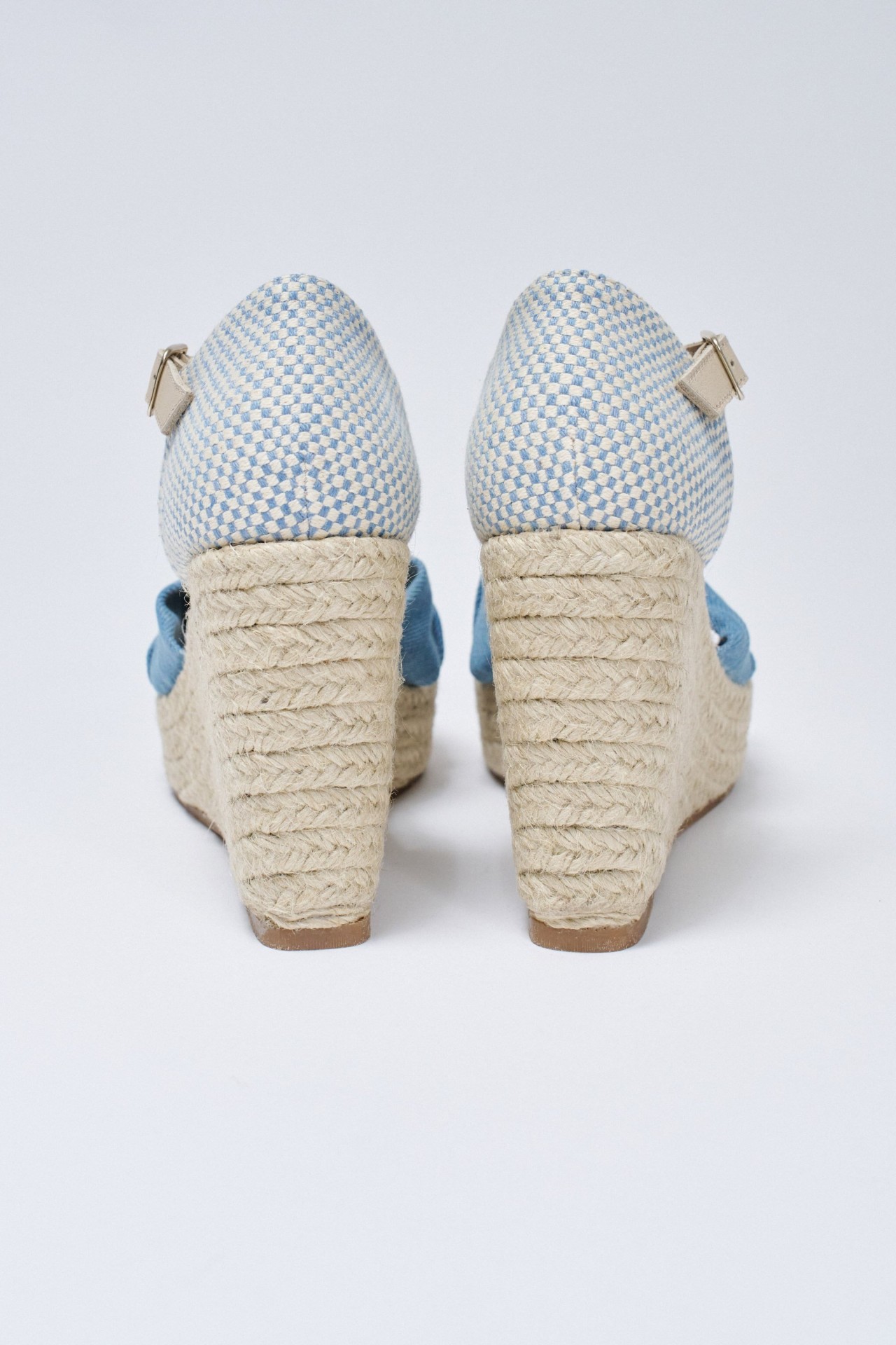 SANDLIA COM SALTO DE CUNHA