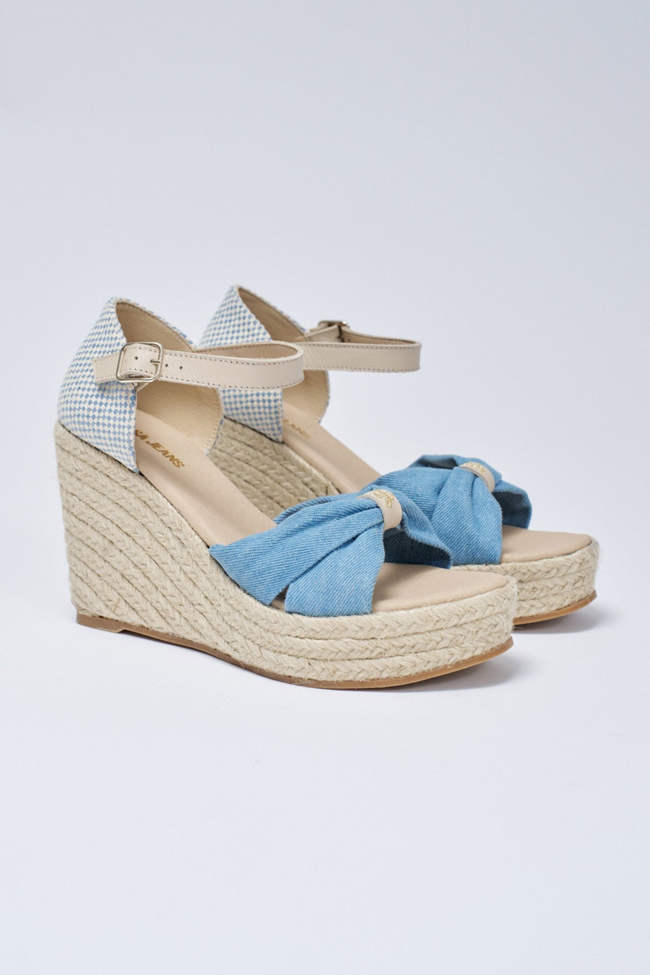 SANDLIA COM SALTO DE CUNHA