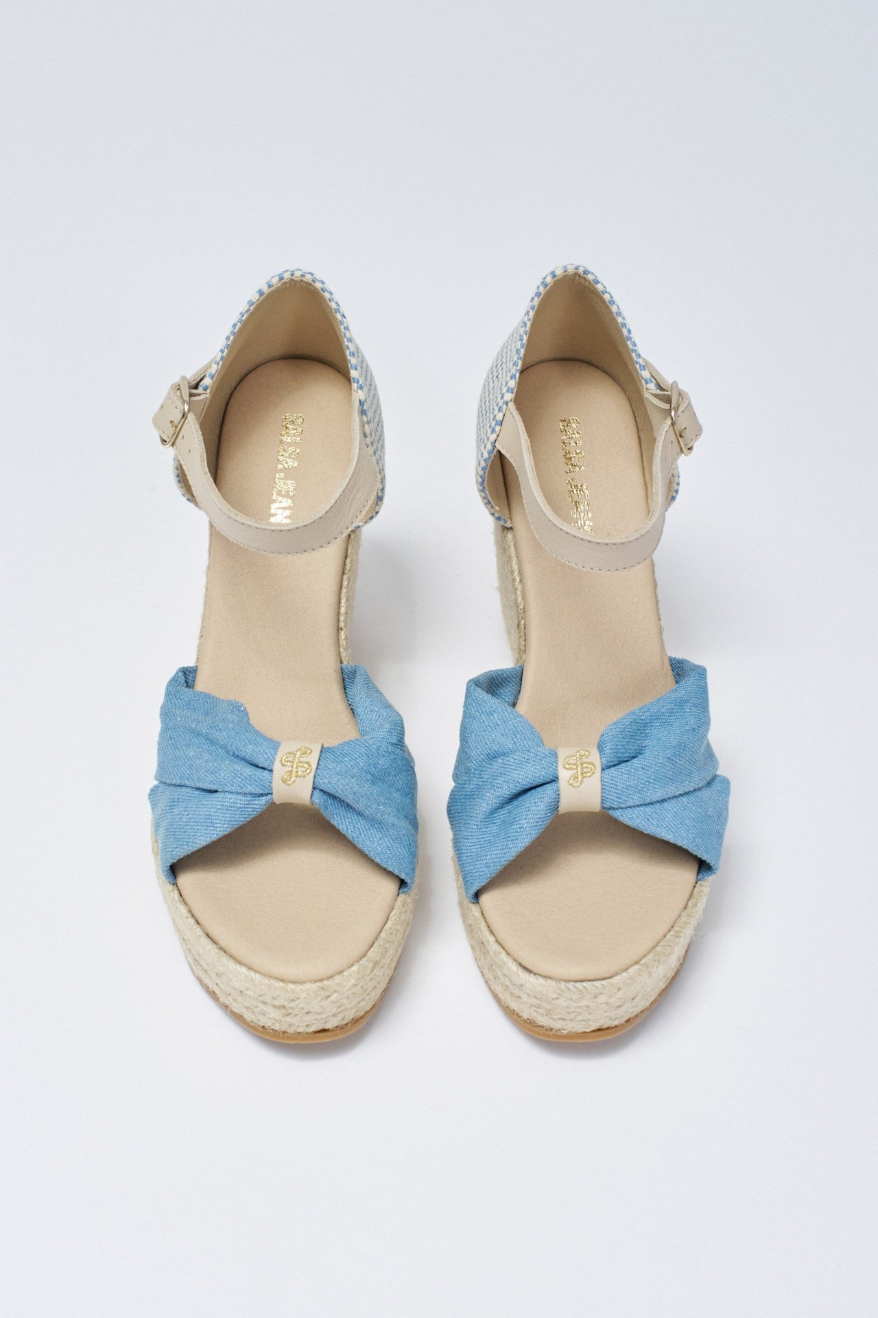 SANDLIA COM SALTO DE CUNHA