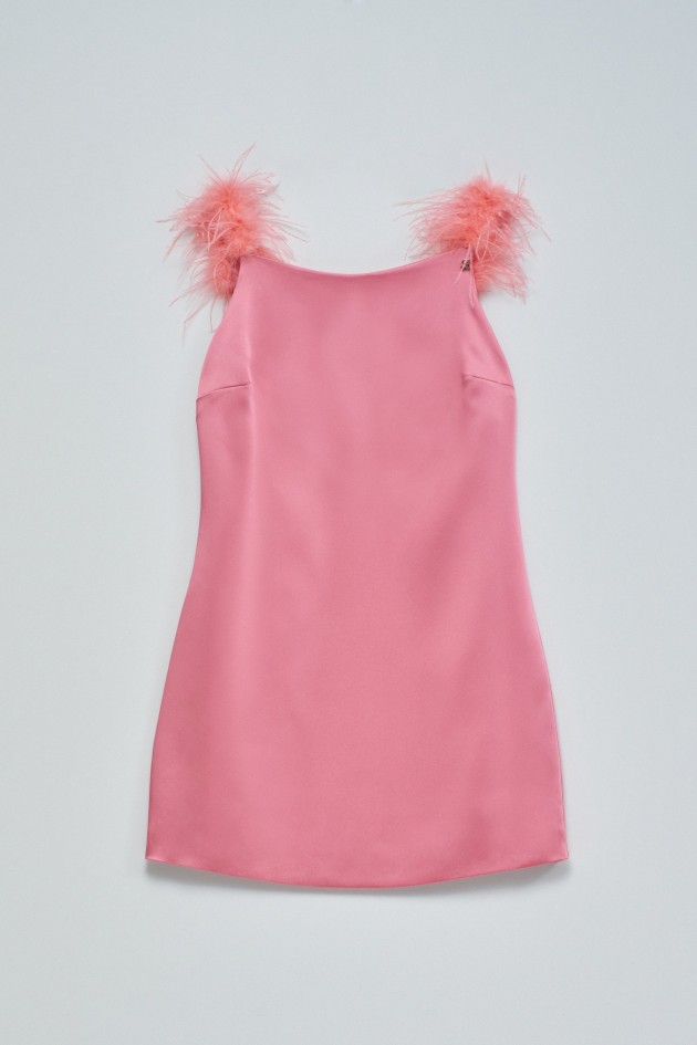 SATIN KLEID MIT FEDERN