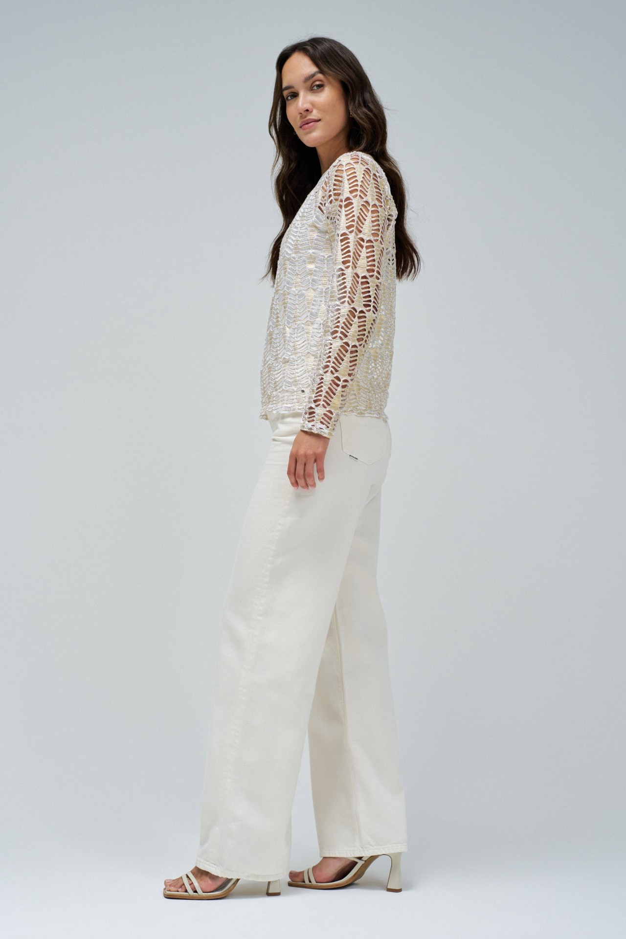 CAMISOLA COM BRILHO DOURADO