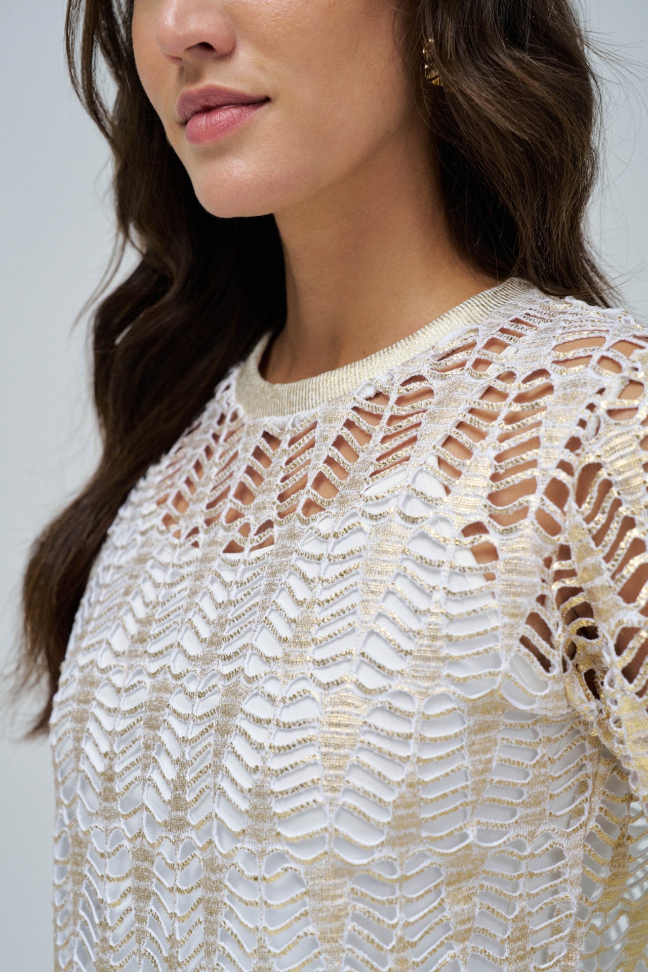 CAMISOLA COM BRILHO DOURADO