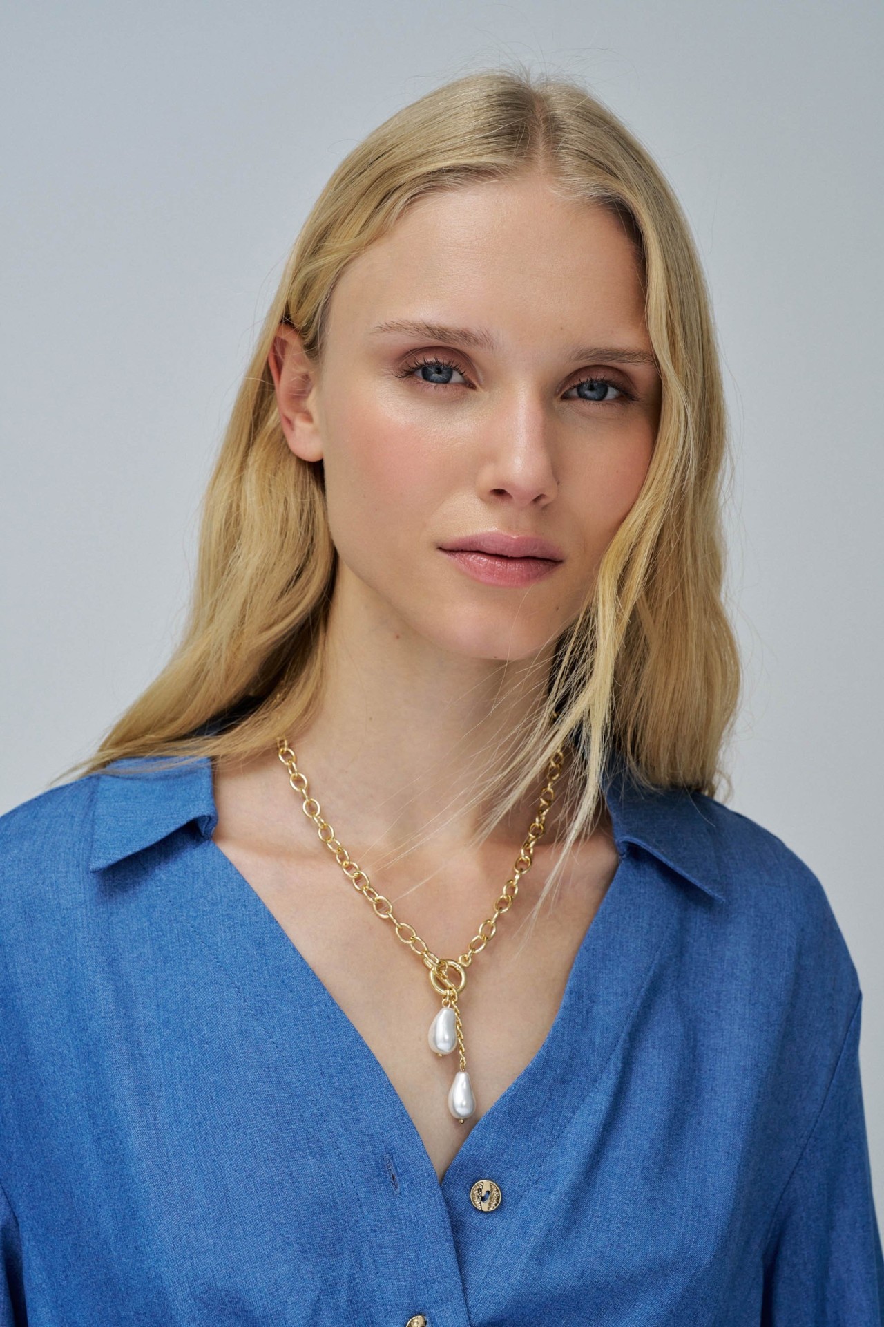 SHORT NECKLACE WITH BAROQUE PEARLS