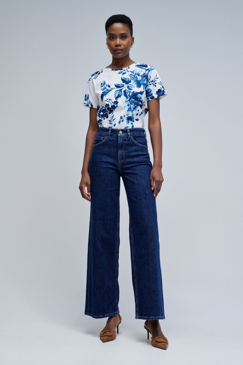 T-SHIRT COM PADRÃO FLORAL