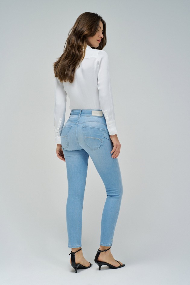 VAQUEROS SECRET PUSH IN CROPPED SKINNY