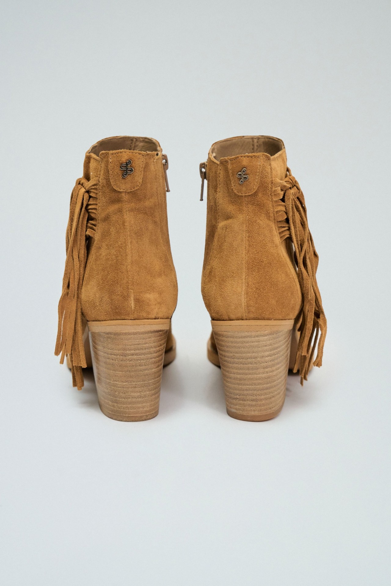 BOTAS EN ANTE CON FLECOS