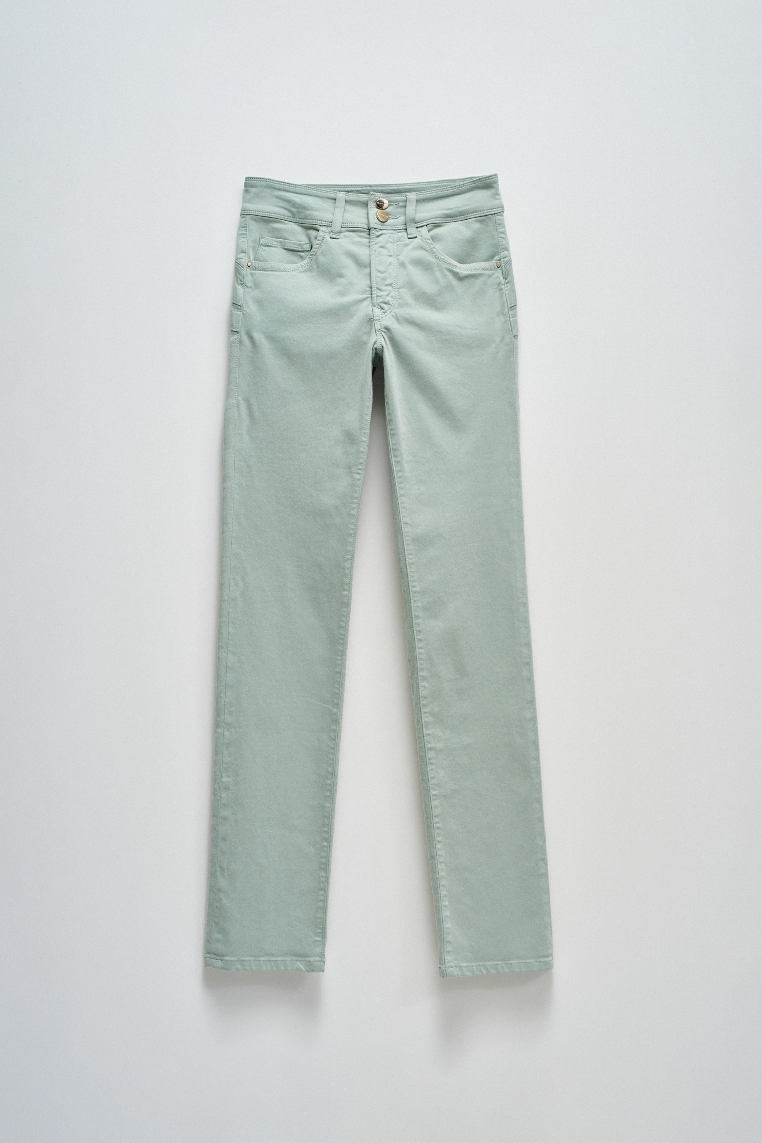 SECRET PUSH IN SLIM JEANS