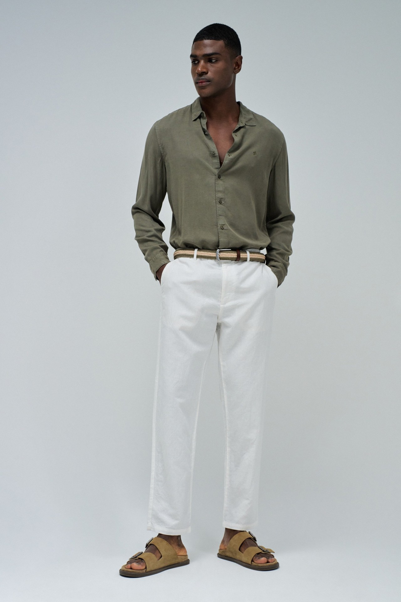PANTALONES CHINO CON MEZCLA DE LINO