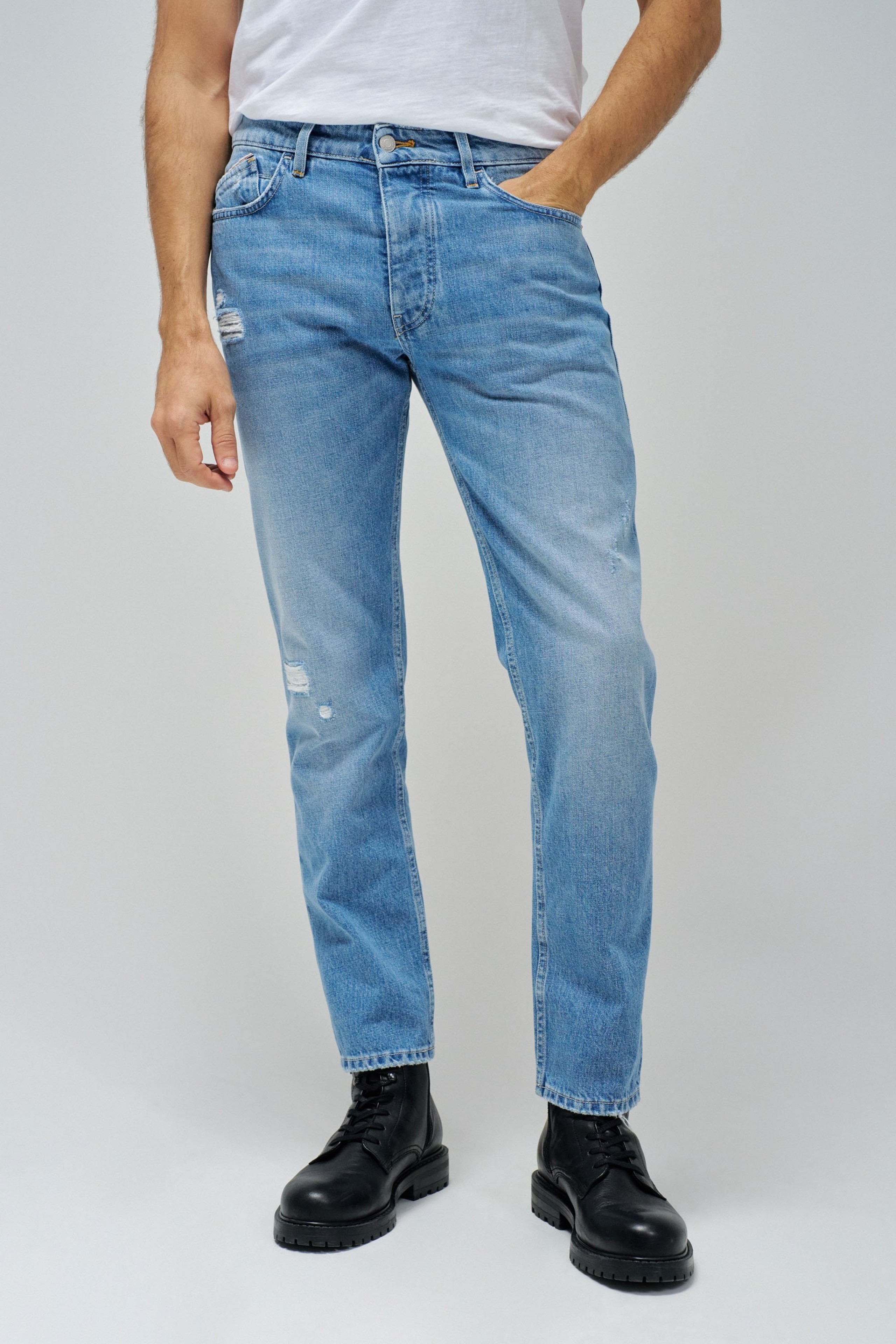 REGULAR FIT JEANS