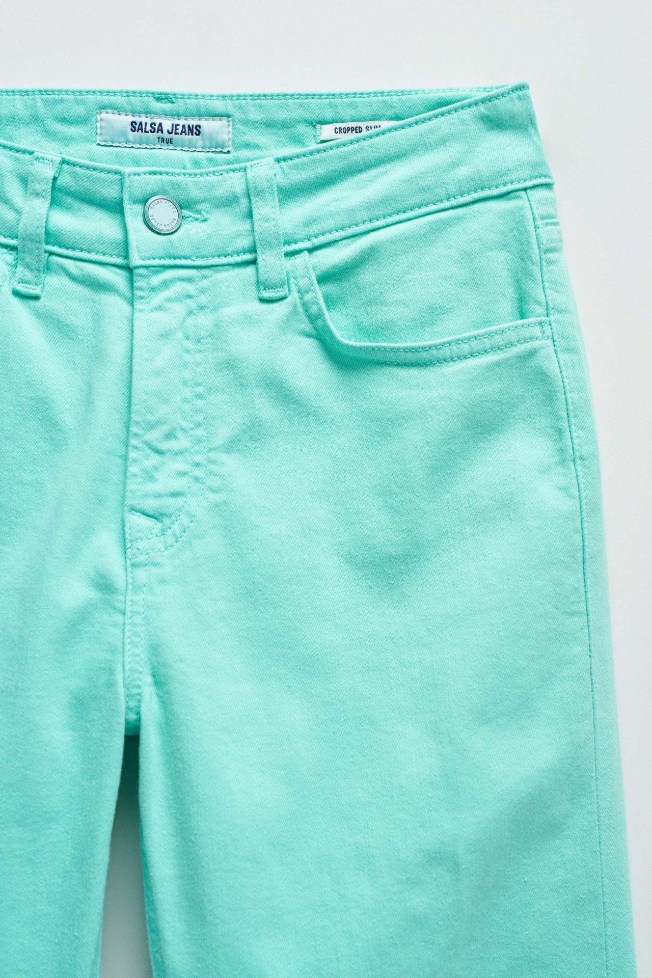 TRUE CROPPED SLIM JEANS IN COLOUR