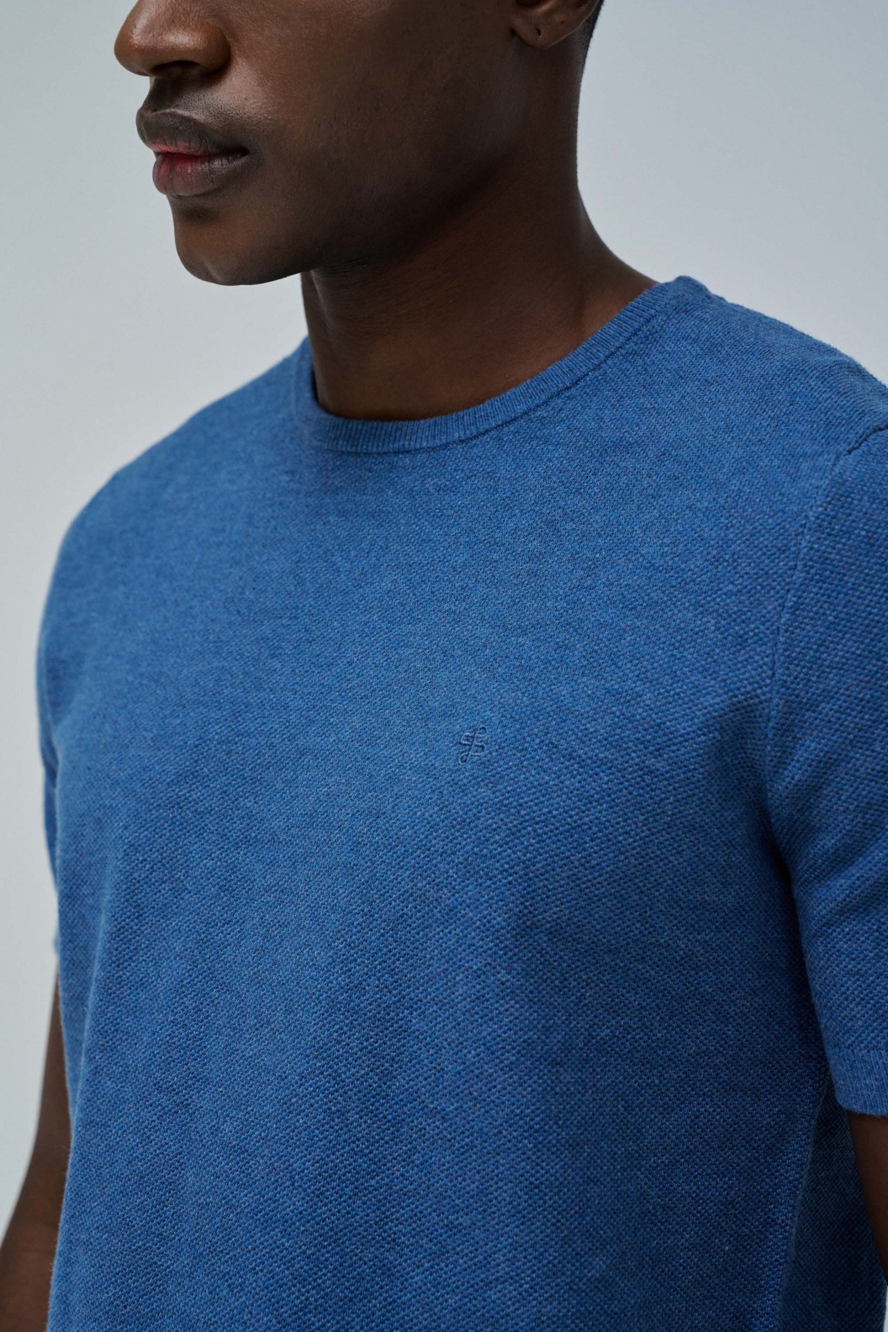 TEXTURED T-SHIRT