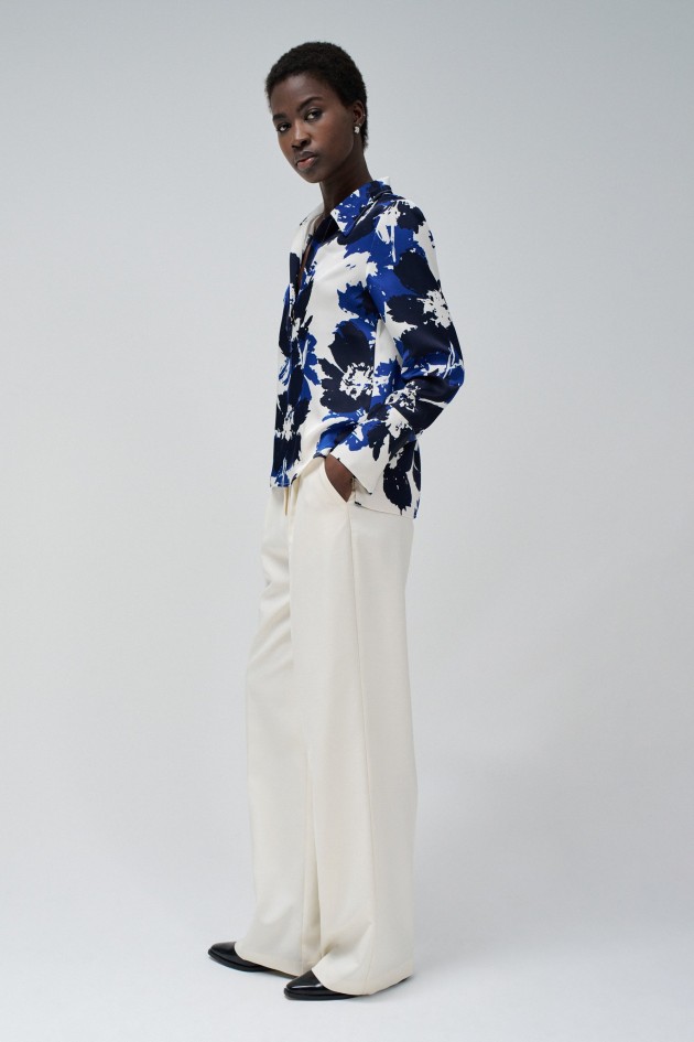 BLUSA CON ESTAMPADO DE FLORES