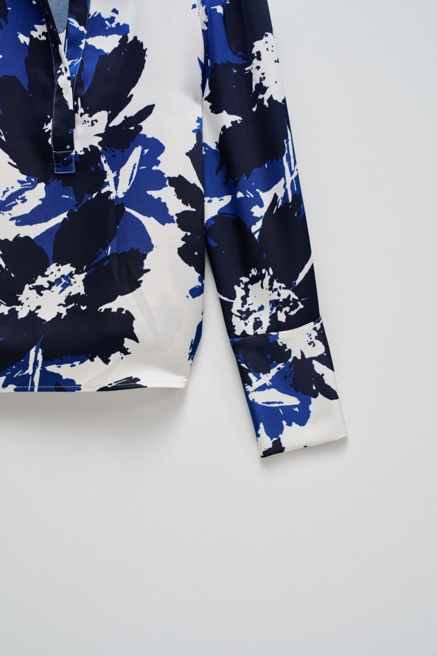 BLUSA CON ESTAMPADO DE FLORES