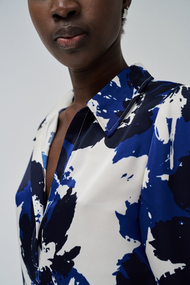 BLUSA CON ESTAMPADO DE FLORES