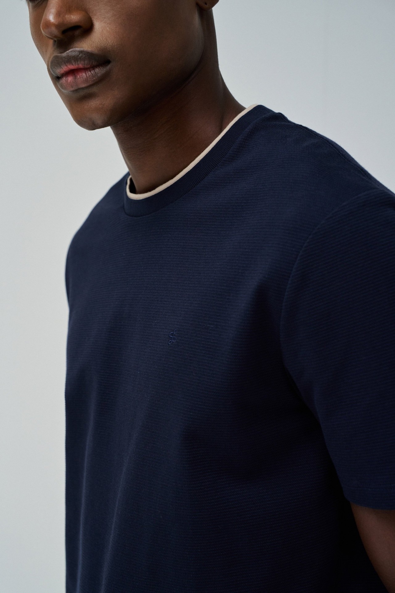 TEXTURED T-SHIRT REGULAR FIT