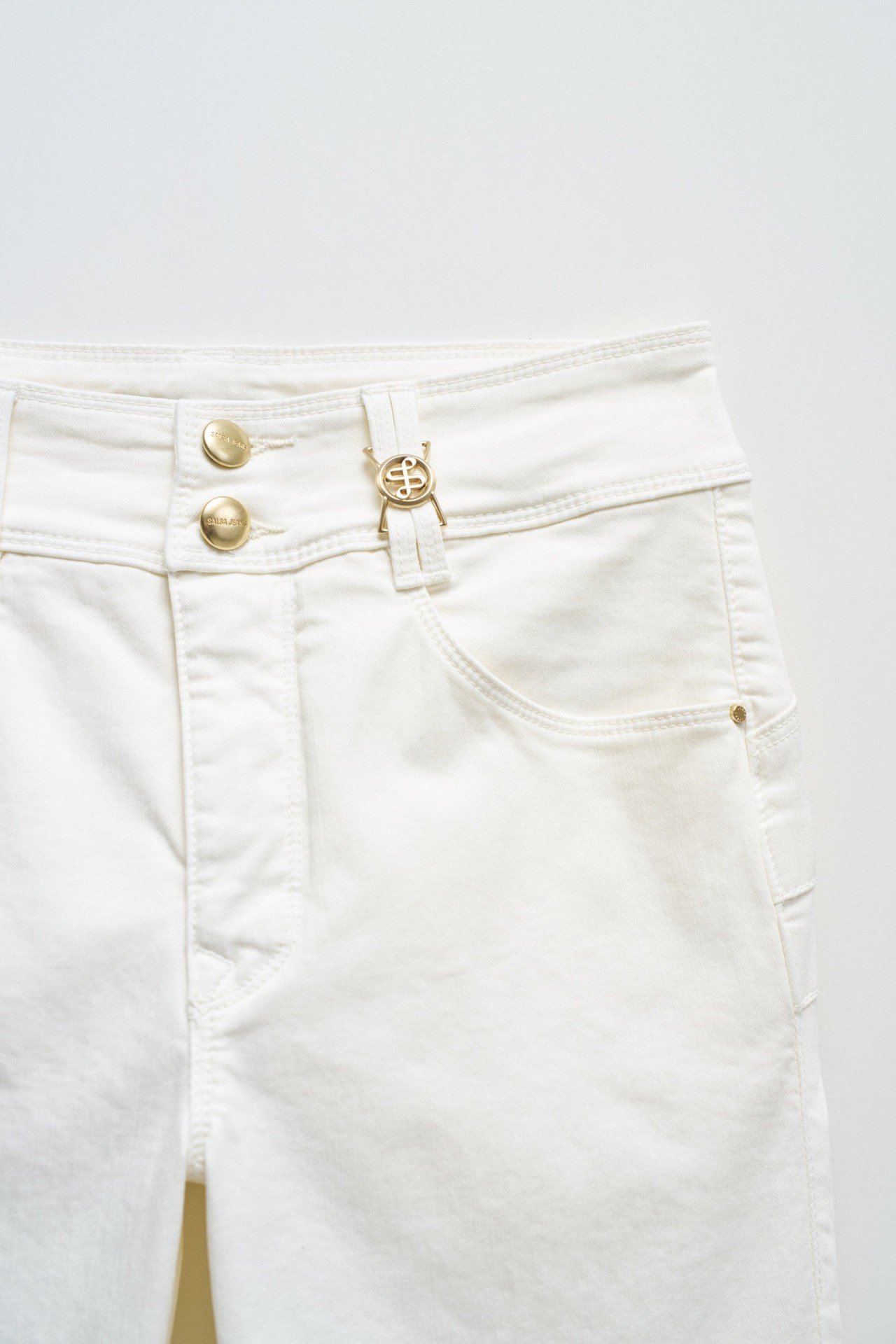 SECRET PUSH IN BOOTCUT JEANS