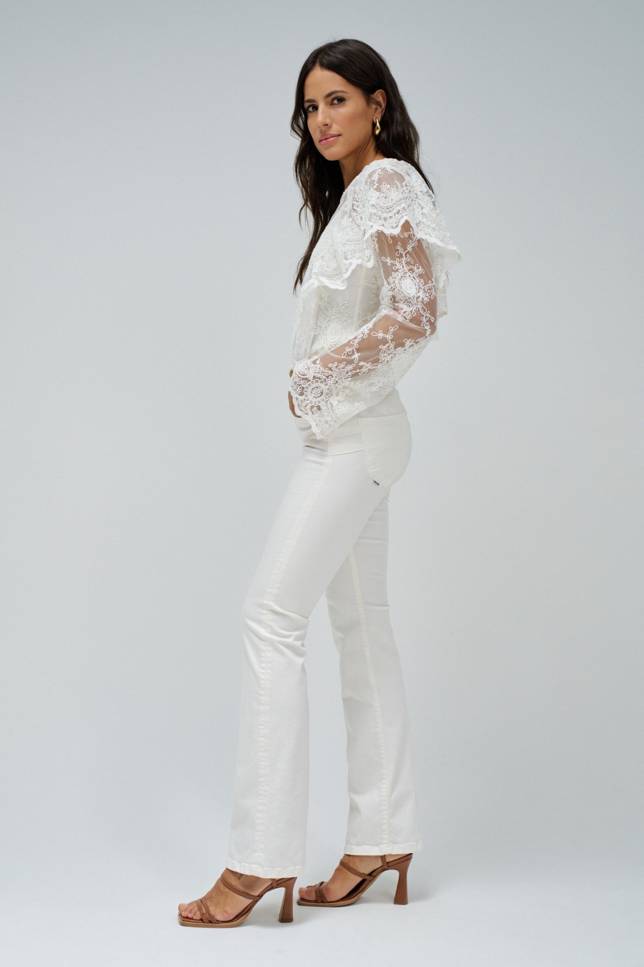 SECRET PUSH IN BOOTCUT JEANS