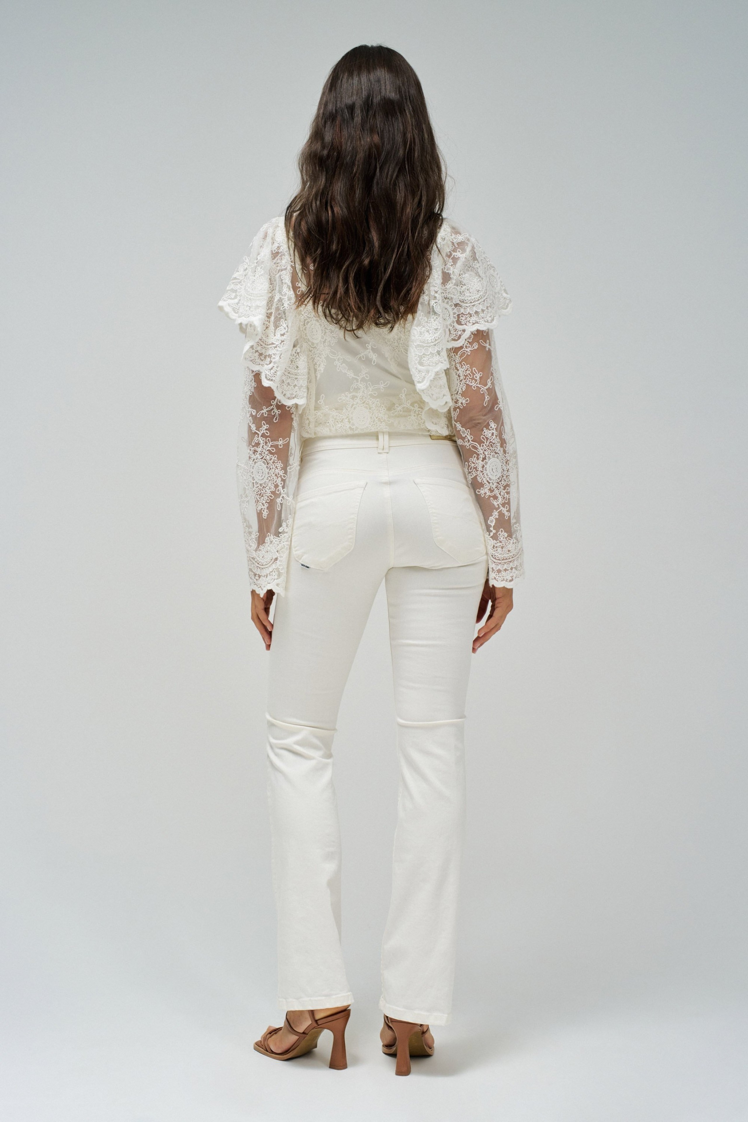 SECRET PUSH IN BOOTCUT JEANS