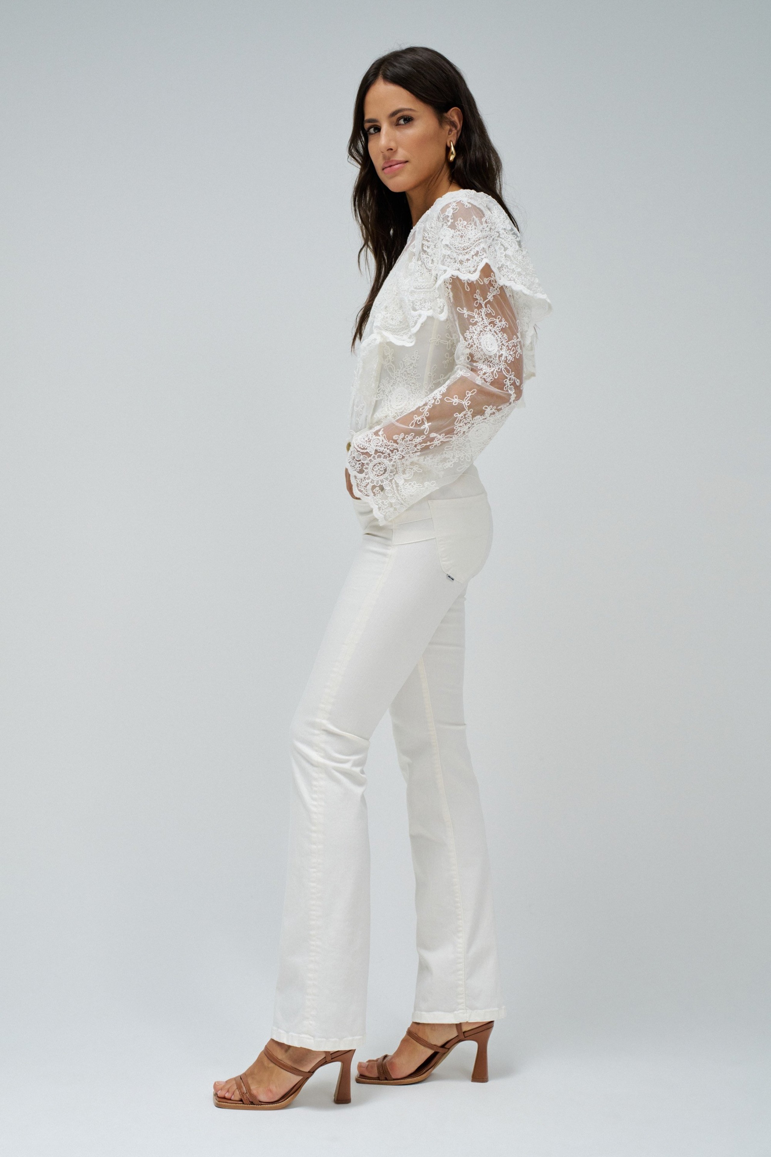 SECRET PUSH IN BOOTCUT JEANS