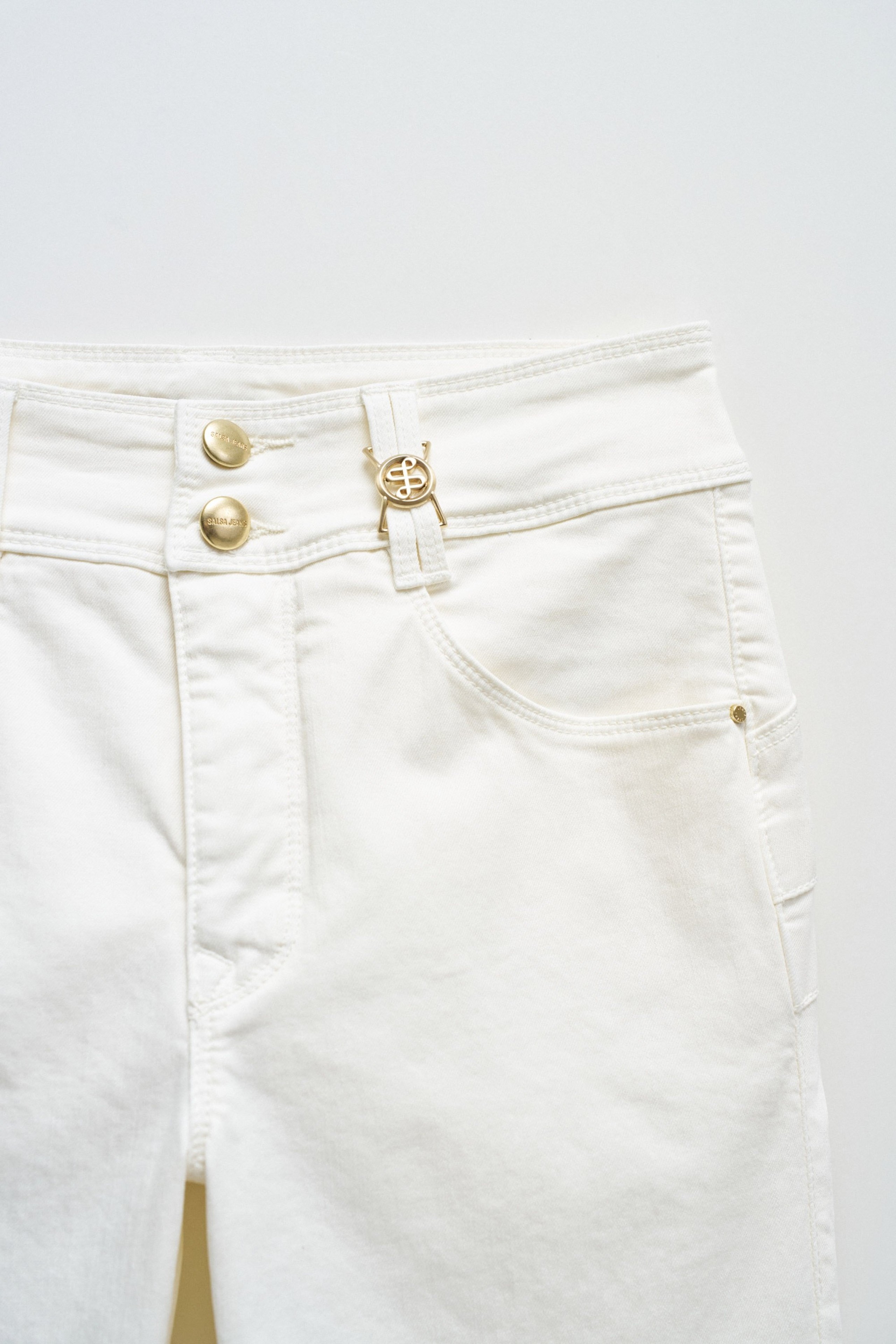 SECRET PUSH IN BOOTCUT JEANS