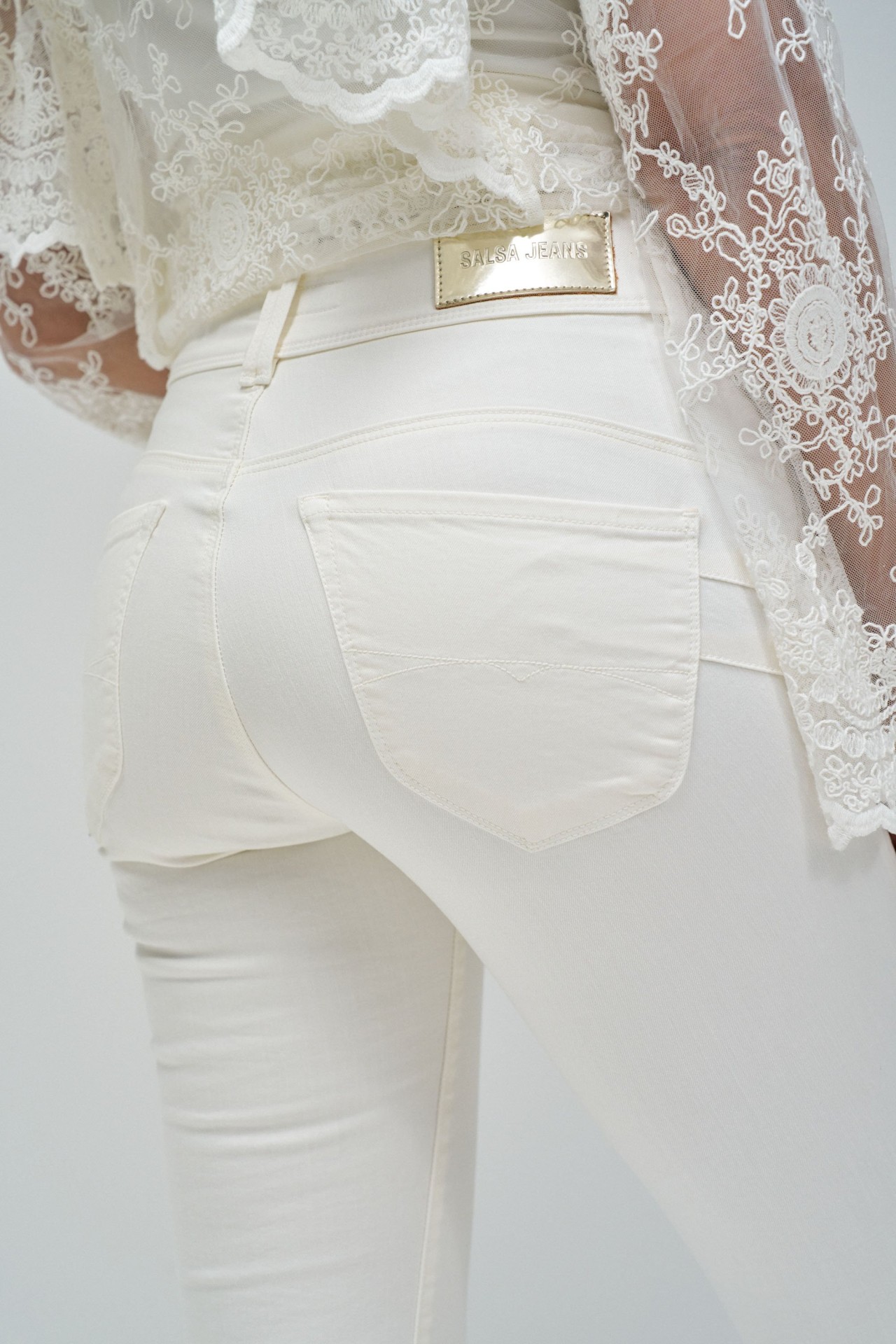 SECRET PUSH IN BOOTCUT JEANS