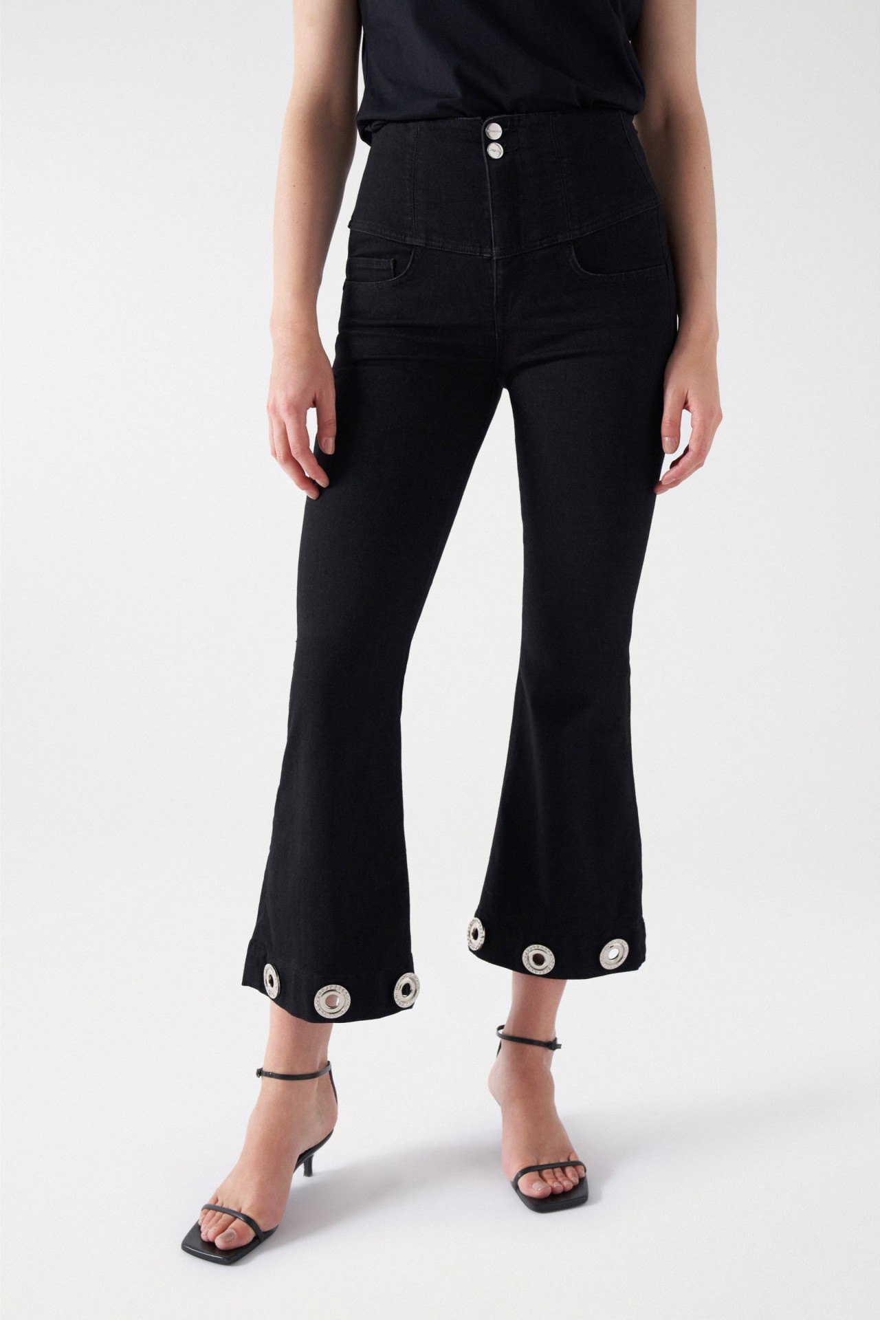 JEAN DIVA AVEC ILLETS BRILLAJEANS DIVA AVEC OEILLETS BRILLANTS SUR LOURLETNTS SUR LOURLET