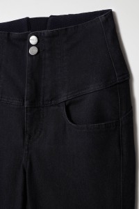 JEAN DIVA AVEC ILLETS BRILLAJEANS DIVA AVEC OEILLETS BRILLANTS SUR LOURLETNTS SUR LOURLET