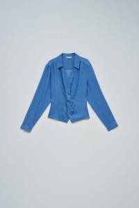 HELLBLAUE BLUSE