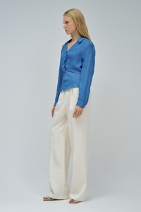 HELLBLAUE BLUSE