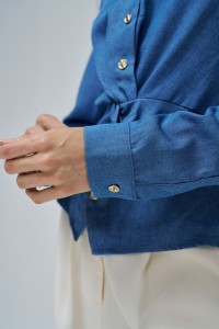 HELLBLAUE BLUSE