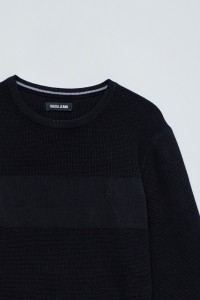 CAMISOLA TRICOTADA COM TEXTURA