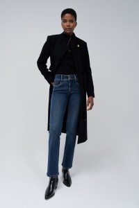 SECRET PUSH IN STRAIGHT JEANS