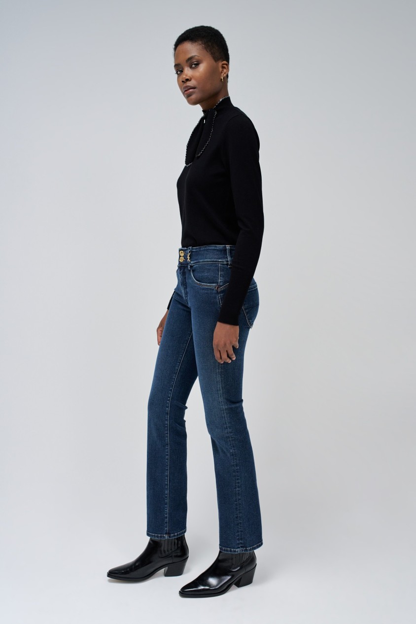 SECRET PUSH IN STRAIGHT JEANS