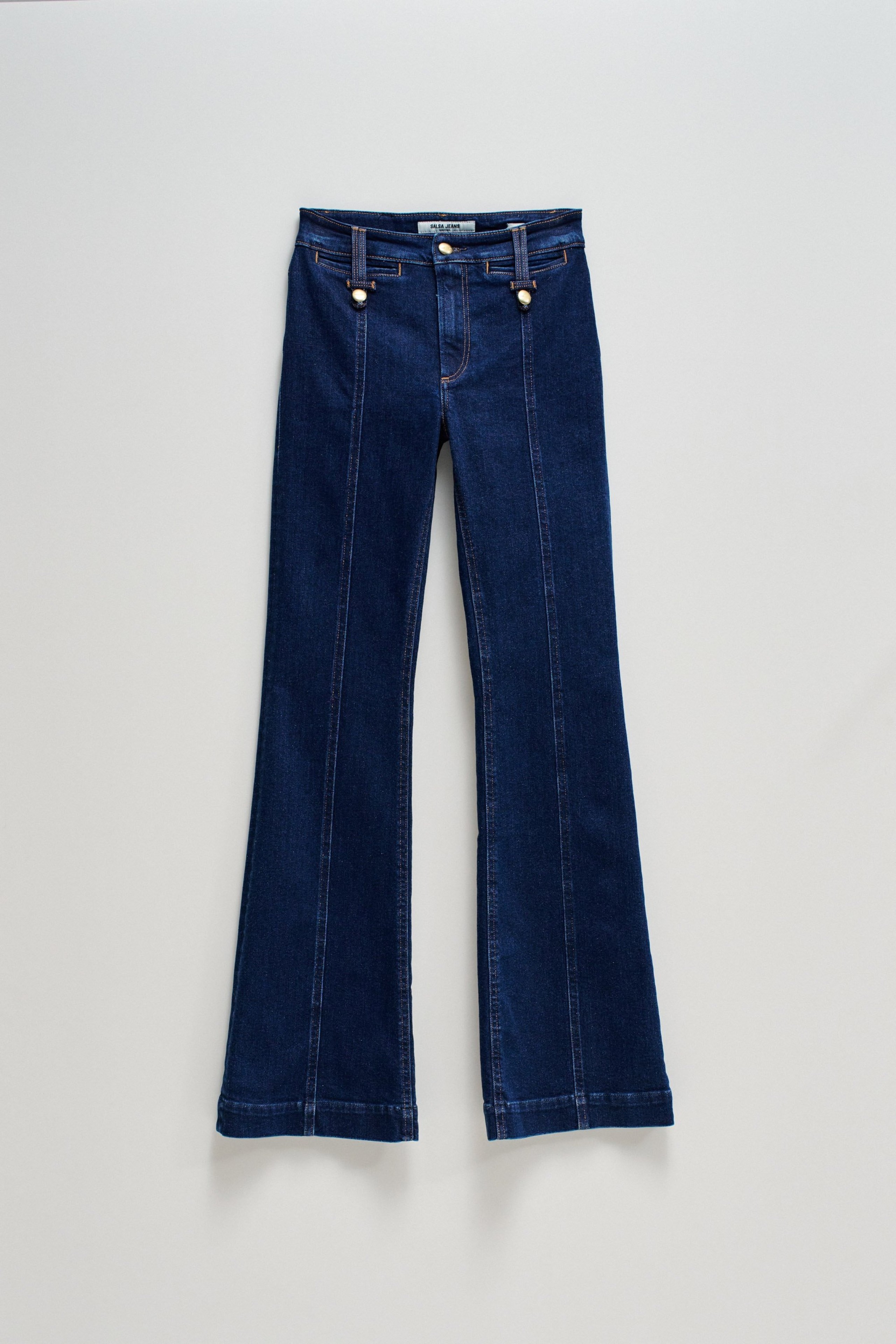 JEANS DESTINY PUSH UP FLARE COM BOTÕES DOURADOS