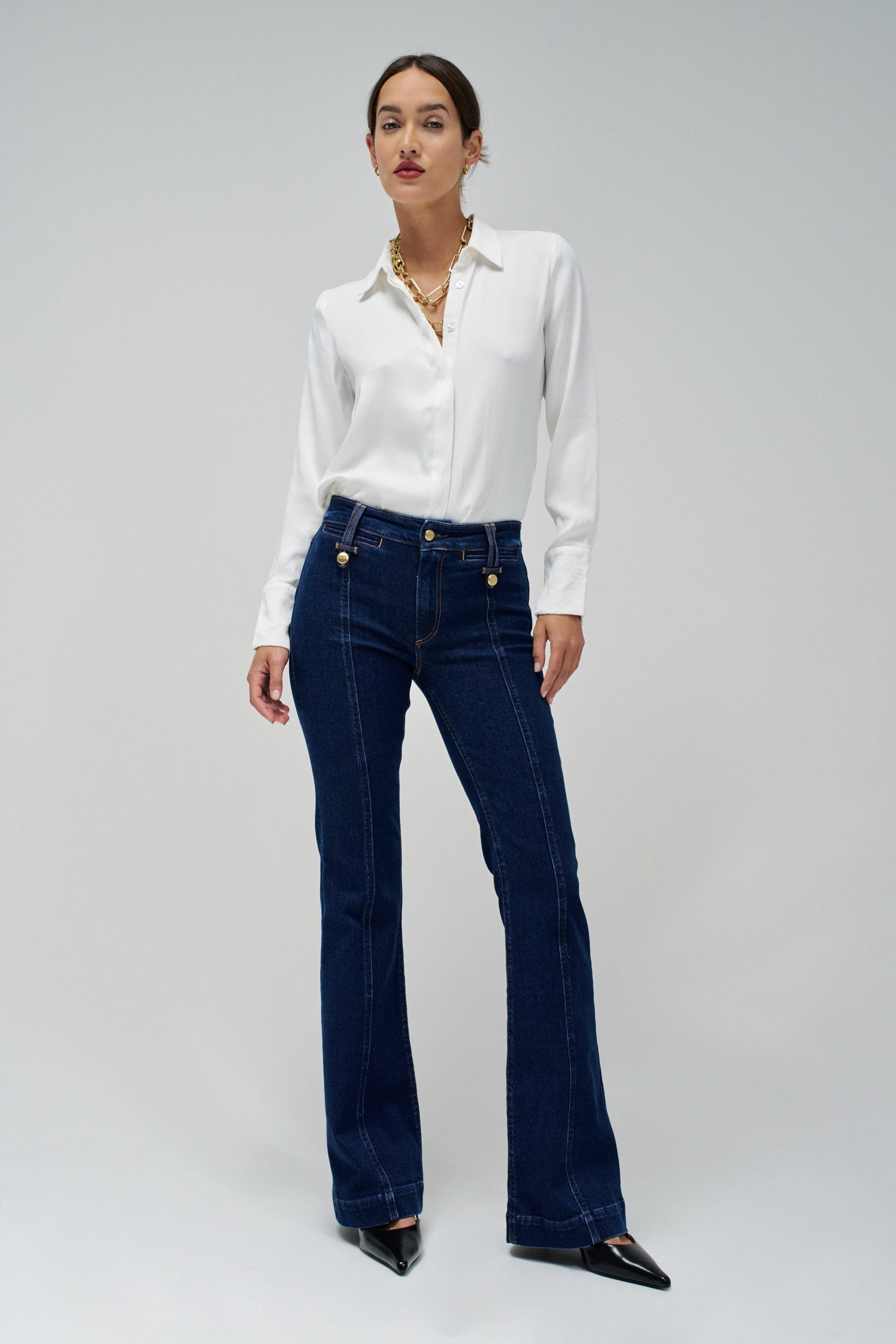 JEANS DESTINY PUSH UP FLARE COM BOTÕES DOURADOS