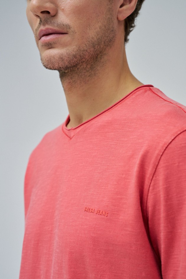 T-SHIRT WITH DYEING AND BRANDING