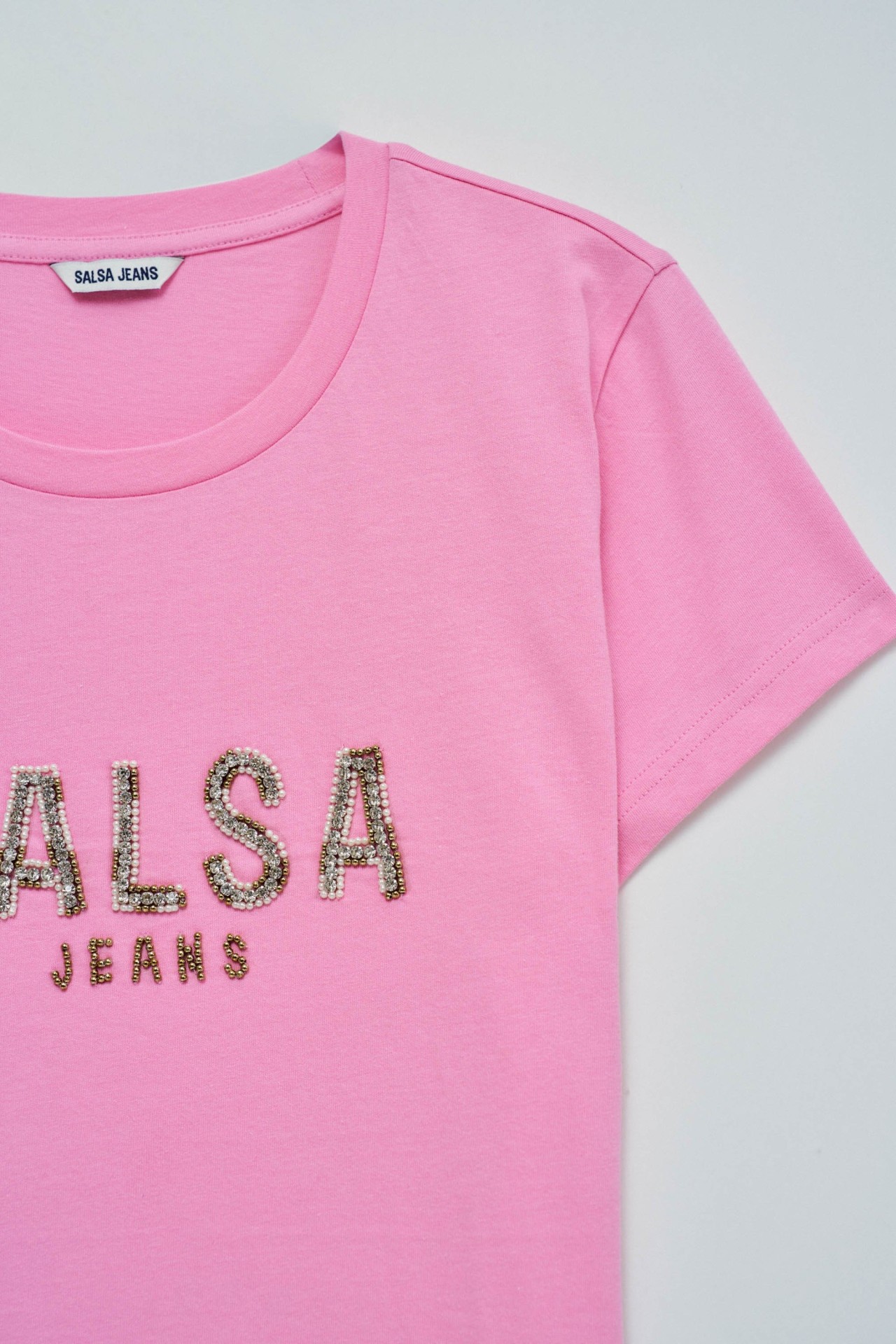 T-SHIRT WITH BRANDING