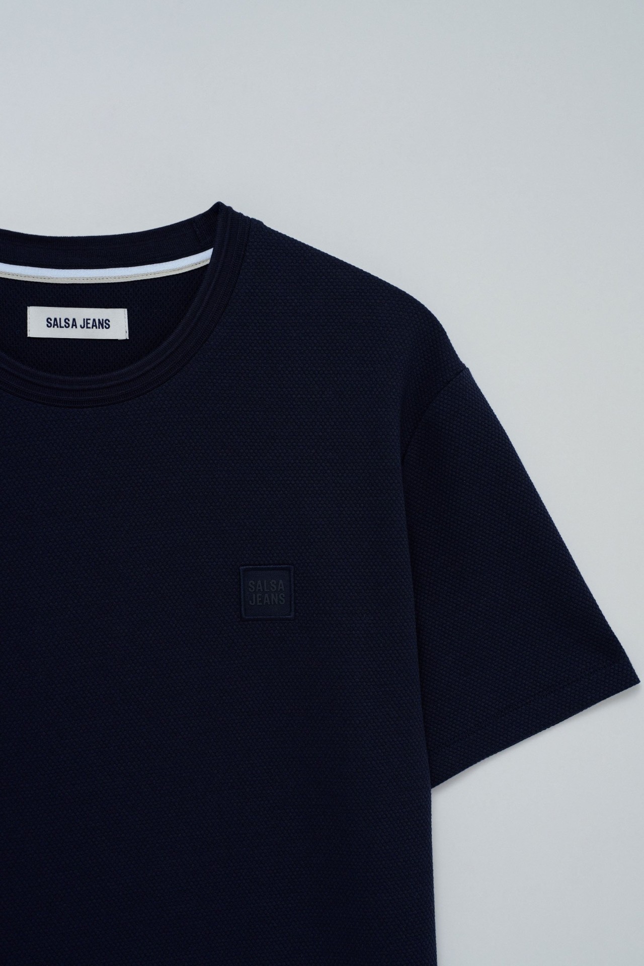 T-SHIRT COM TEXTURA