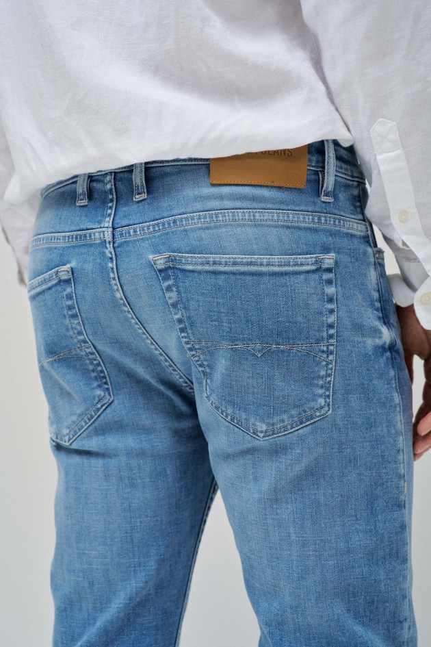 SLIM FIT JEANS