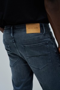 REGULAR FIT JEANS