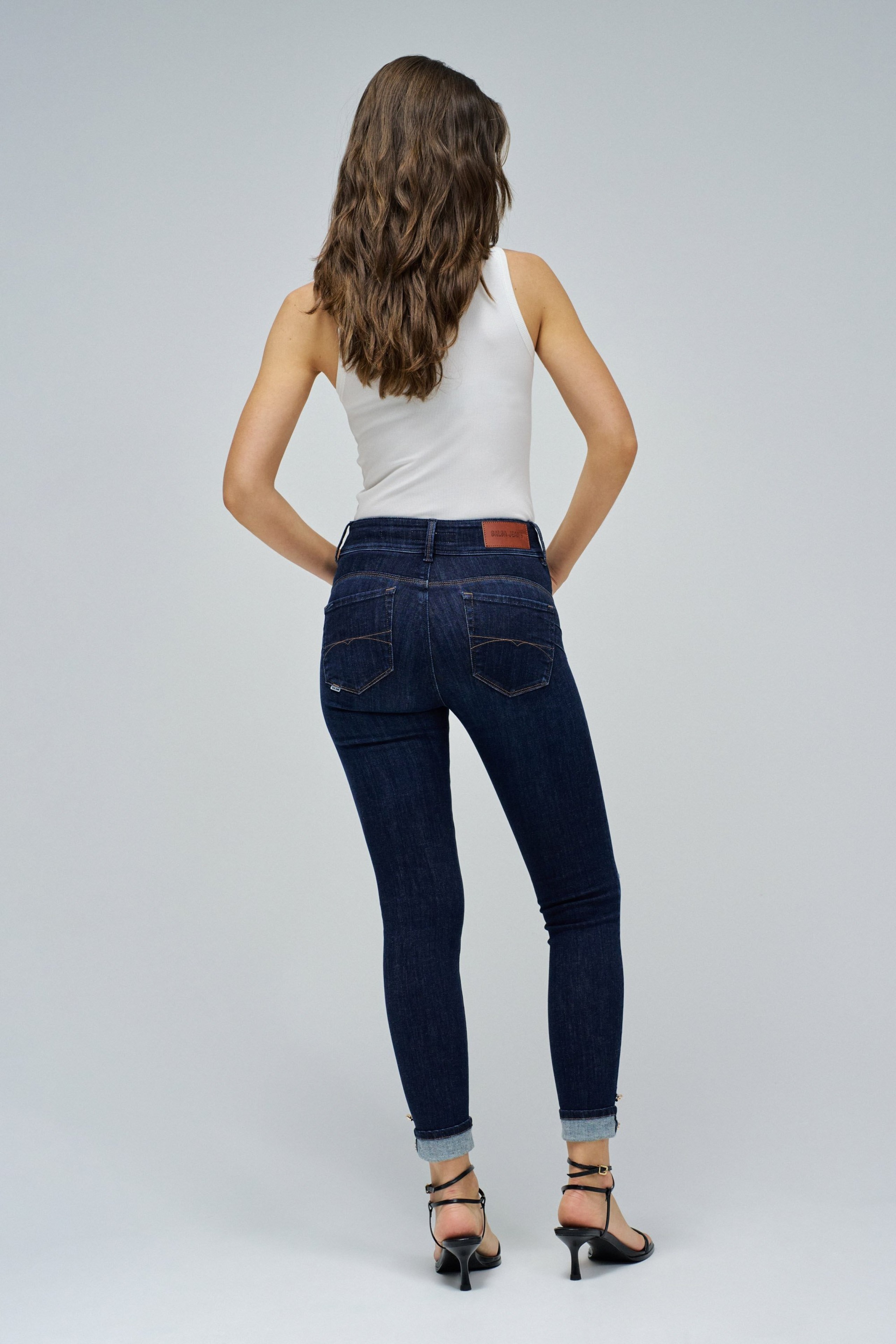 SECRET PUSH IN SKINNY JEANS